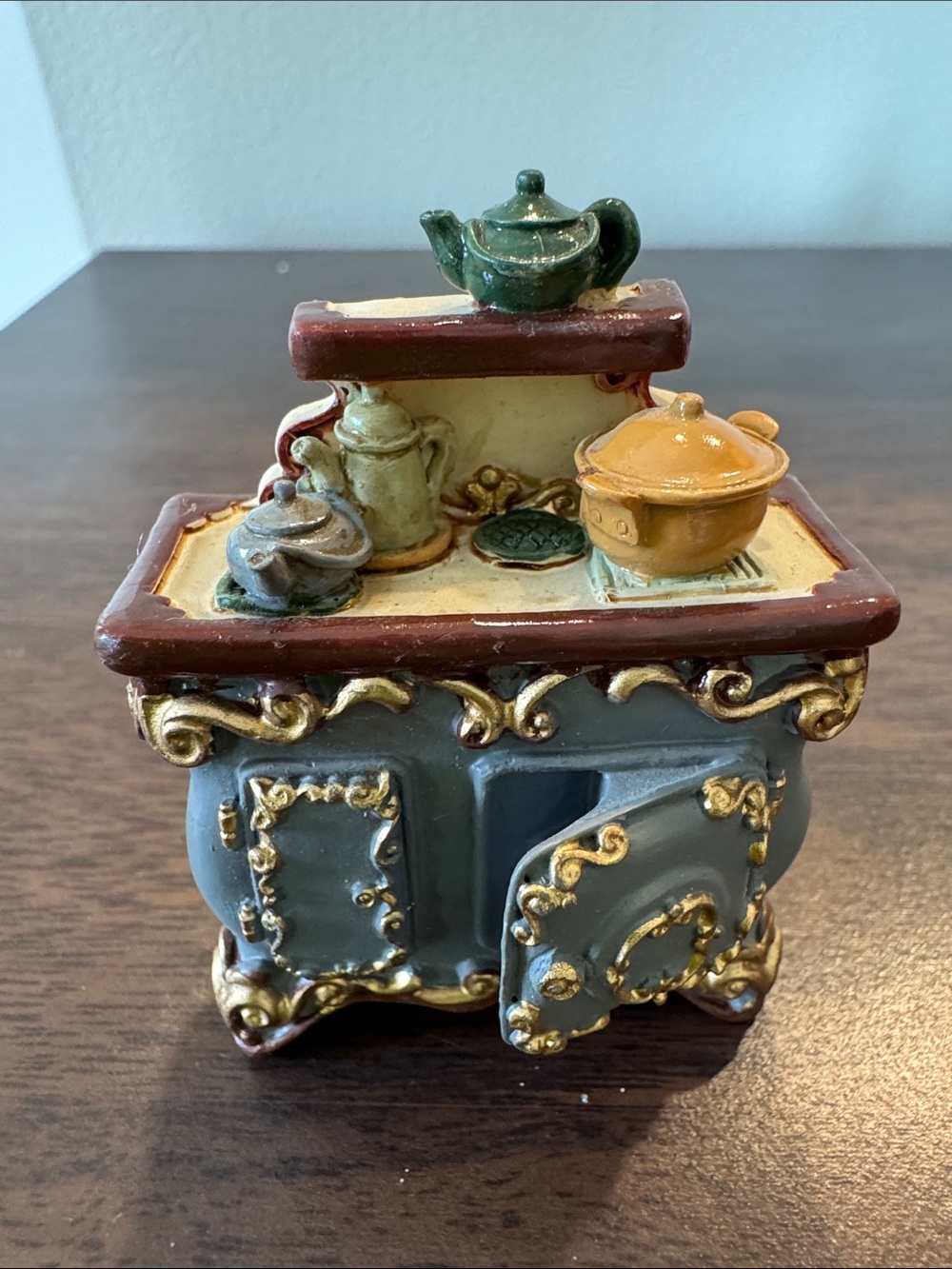 Vintage Avon Victorian Memories Miniature Furniture Sets - 12 Piece Lot - Picture 6 of 13
